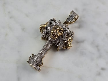 Mens Vintage Estate 10K Gold Diamond Lion Head Key Pendant