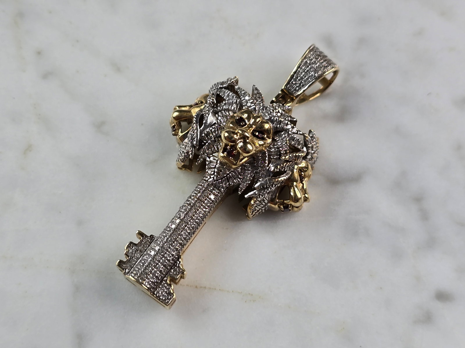 Mens Vintage Estate 10K Gold Diamond Lion Head Key Pendant (1 of 4)