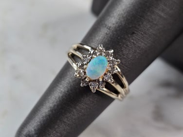 Womens Vintage Estate 14k White Gold Opal & Diamond Ring