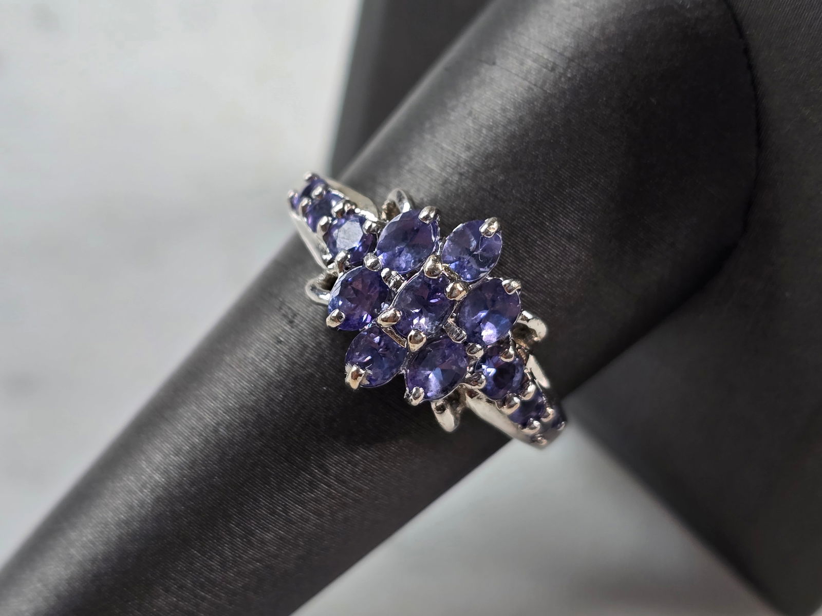 Womens Vintage Estate Sterling Silver Tanzanite Ring (1 of 5)
