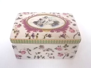 DECORATIVE VICTORIAN ART NOUVEAU PORCELAIN VANITY BOX
