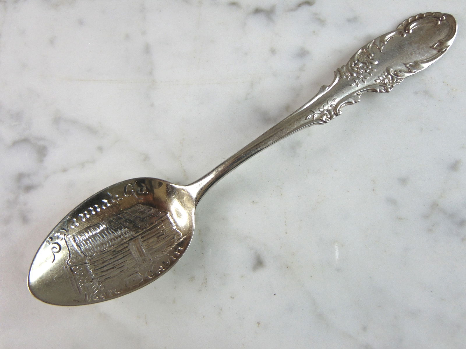Vintage Sterling Silver Savannah, Georgia Collector Souvenir Spoon (1 of 4)