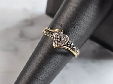 Womens Vintage Estate 10K Gold Heart Diamond Ring
