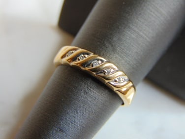 Womens Vintage Estate 10K Yellow Gold Diamond Ring