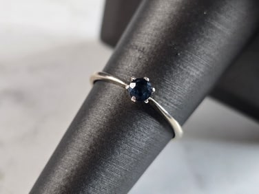 Womens Vintage Estate 10K White Gold Legacy Sapphire Ring