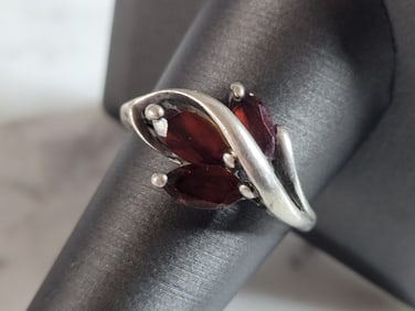 Womens Vintage Estate Sterling Silver Garnet Colored Ring