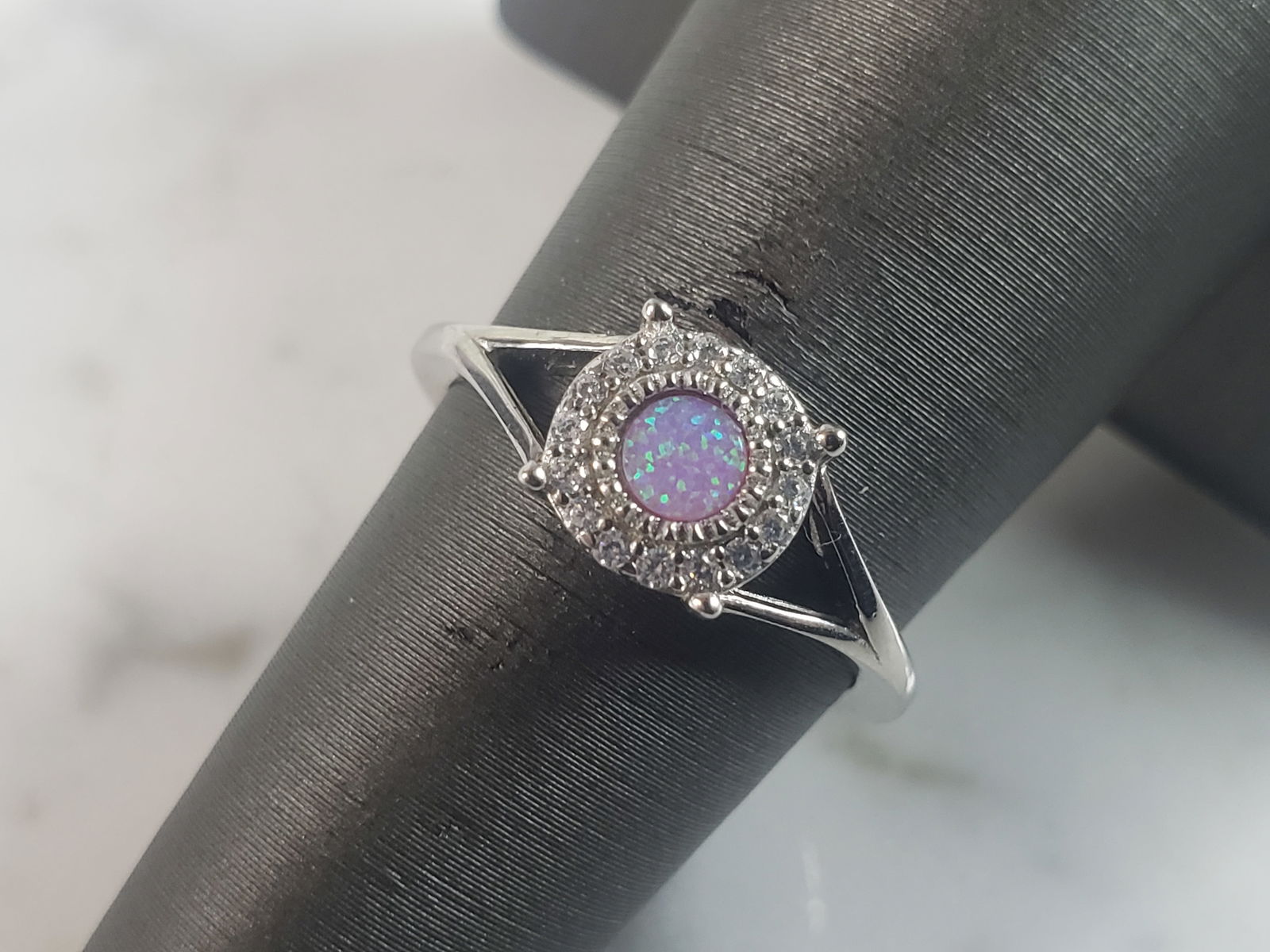 Womens Vintage Estate Sterling Silver Pink Opal Stone Ring: A WOMENS ESTATE STERLING SILVER PINK OPAL STONE RING. NOT SURE IF STONES ARE REAL OR MAN MADE. THE RING WEIGHS 2.4g AND IS A SIZE 6.0. FACE MEASURES 1/4". MAKES A GREAT GIFT FOR THAT SOMEONE SPECIAL.