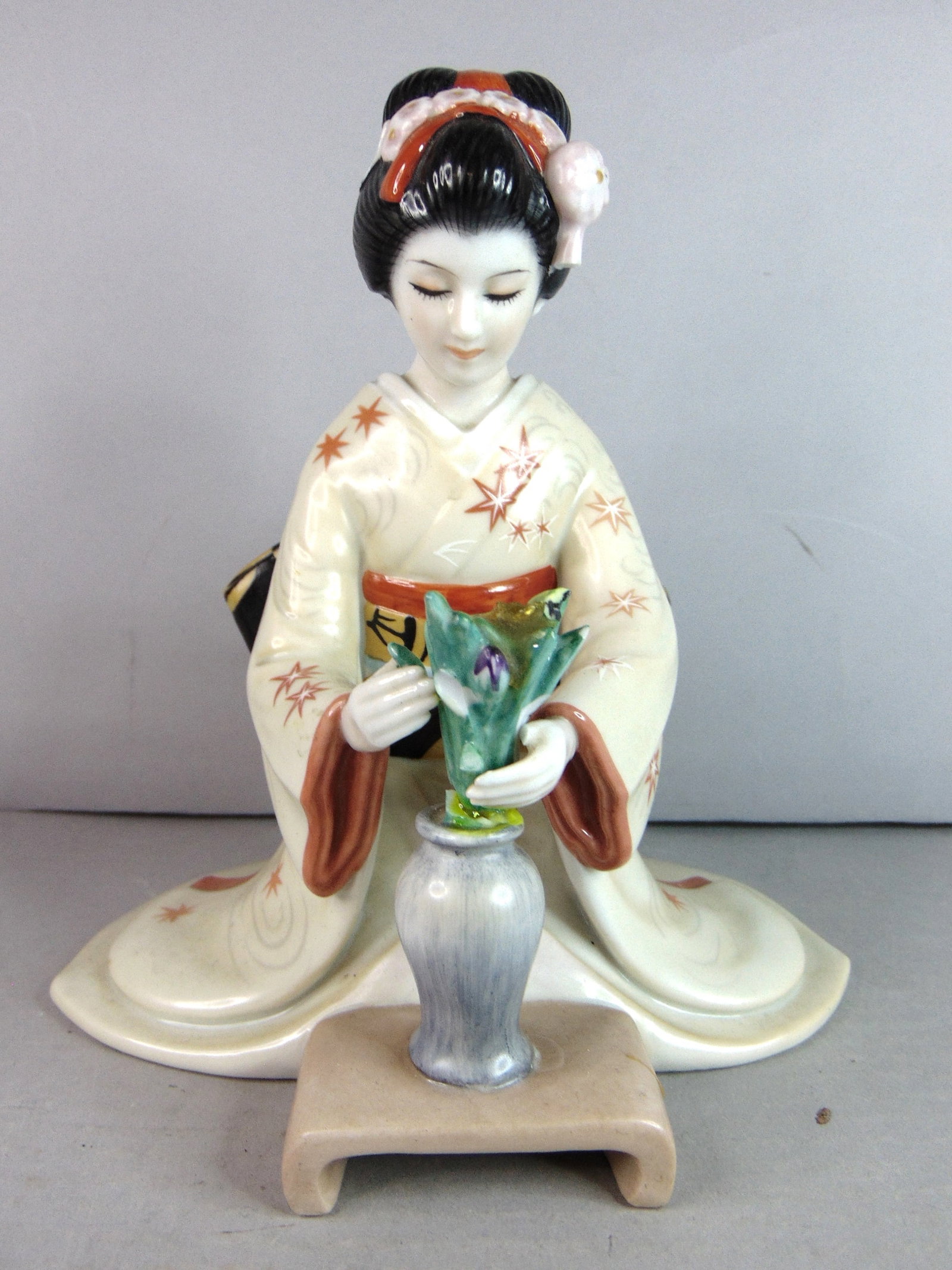 Franklin Porcelain The Maiden of the Perfect Blossom Figurine: THIS BEAUTIFUL FRANKLIN PORCELAIN THE MAIDEN OF THE PERFECT BLOSSOM BY TOKUTARO TAMAI FIGURINE MEASURES 6 5/8" BY 6" BY 5". MAKES A GREAT GIFT FOR THAT SOMEONE SPECIAL AND WOULD LOOK GREAT IN ANY ROOM