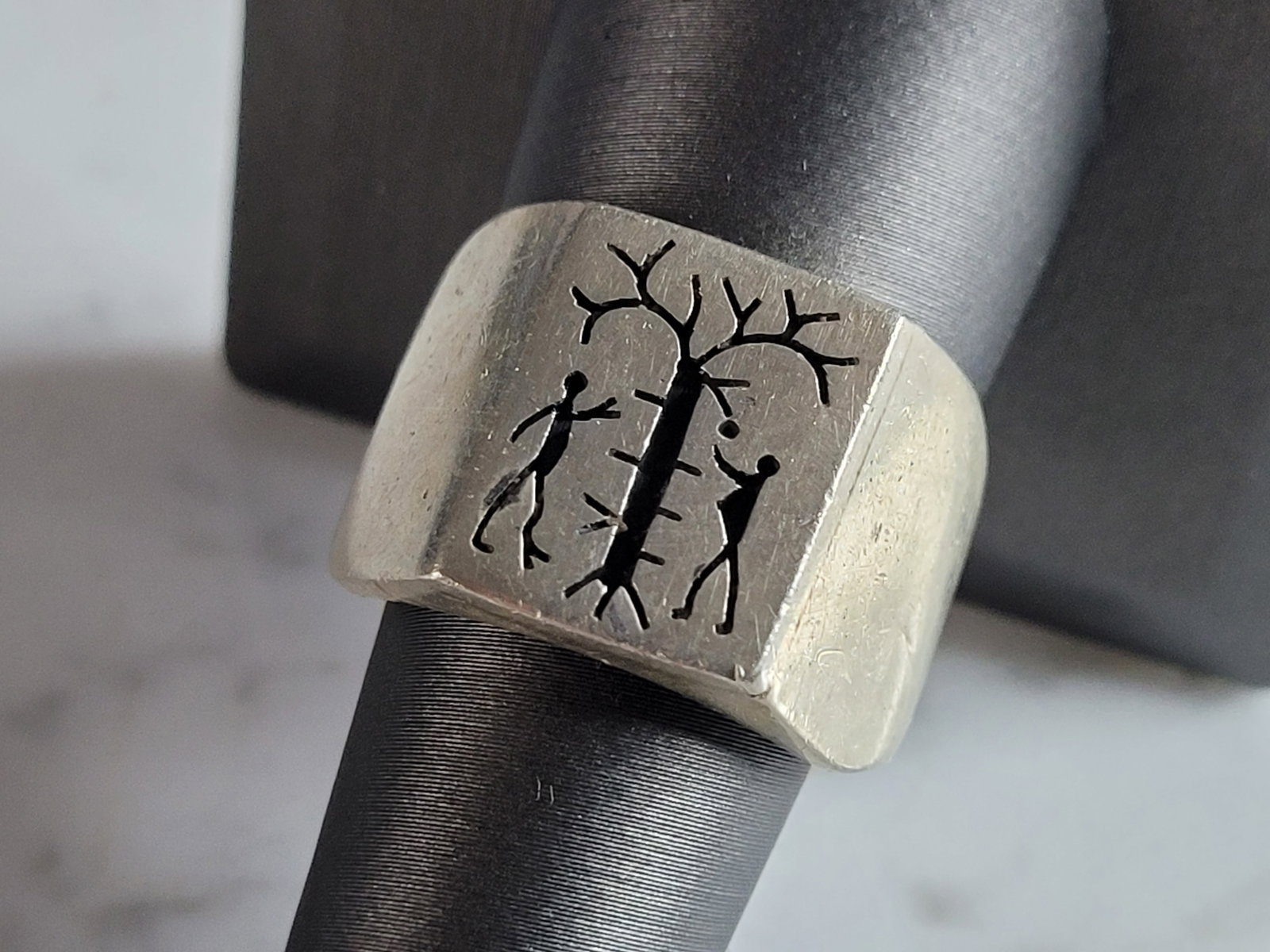 Mens Vintage Estate Sterling Silver Adam & Eve Garden of Eden Ring: A MENS VINTAGE ESTATE STERLING SILVER ADAM & EVE, GARDEN OF EDEN RING. THE RING IS A SIZE 9.0 AND WEIGHS 15.3g. RING MEASURES 5/8" LONG. ANY QUESTIONS, PLEASE ASK. BE SURE TO CHECK OUT SOME OF MY OTHE
