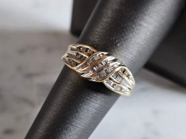 Womens Vintage Estate 10K Gold Diamond Cluster Ring