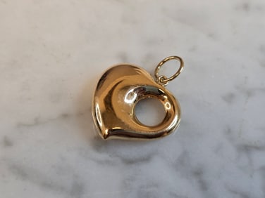Womens Vintage Estate 18K Yellow Gold Heart Pendant
