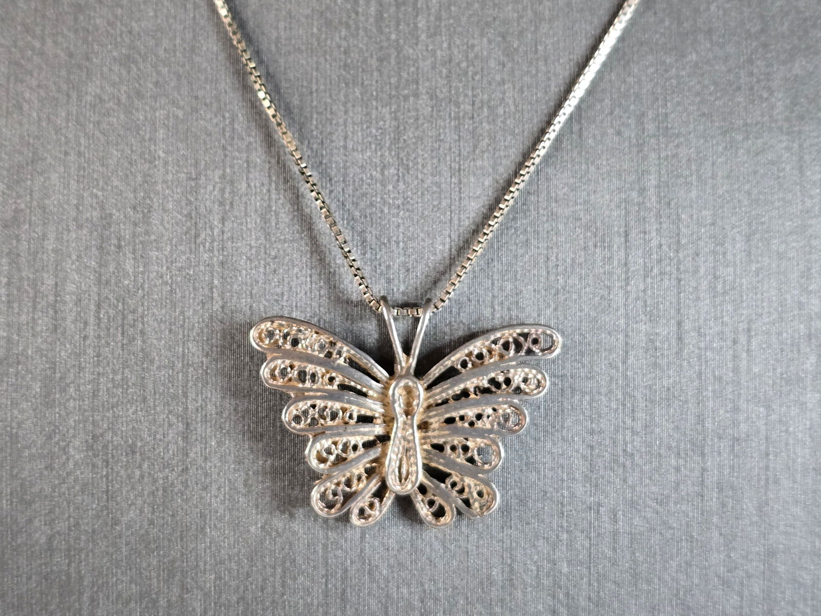 Womens Vintage Estate Sterling Silver Butterfly Pendant Necklace (1 of 4)