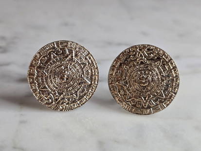 Mens Vintage Estate Sterling Silver & 10k Mayan Calendar Cuff Links: A PAIR OF MEN'S VINTAGE ESTATE STERLING SILVER & 10K GOLD MAYAN CALENDAR CUFF LINKS. THE CUFF LINKS WEIGH 15.0g. THE FACE OF THE CUFF LINKS MEASURES 7/8" LONG BY 3/4" WIDE. ANY QUESTIONS PLEASE DO NOT