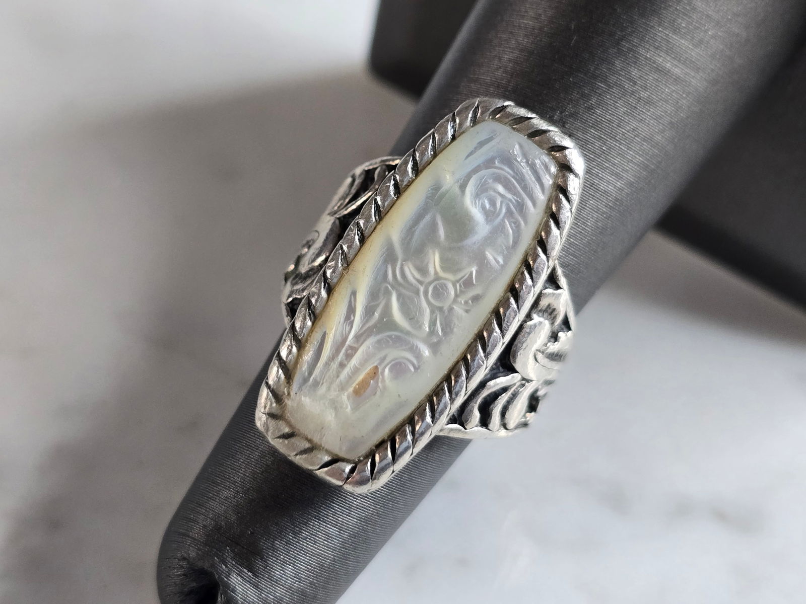 Womens Vintage Estate Sterling Silver Mother of Pearl Pollack Ring (1 of 5)