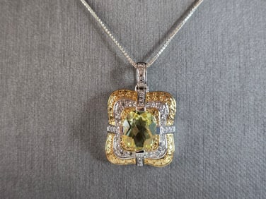 Womens Sterling Silver Necklace w/ Peridot Stone Pendant 12.5g E2292