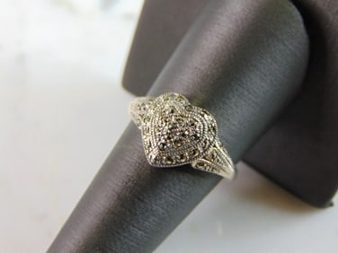 Womens Vintage Estate Sterling Silver Heart Ring