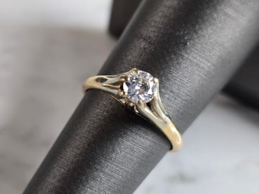 Womens Vintage Estate 14k Gold Diamond Engagement Ring