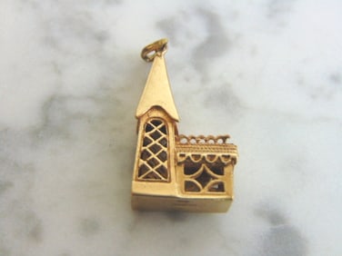 Womens Vintage Estate 9k Gold Cottage Charm Pendant