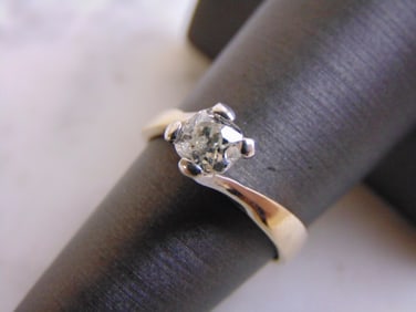 Womens Vintage 18k White Gold Solitaire Diamond Ring
