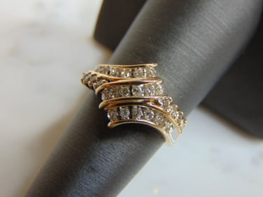 Womens Vintage Estate 10K Yellow Gold & Diamond Ring