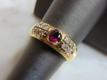 Womens Vintage 14K Gold Ring w/ Diamonds & Garnet