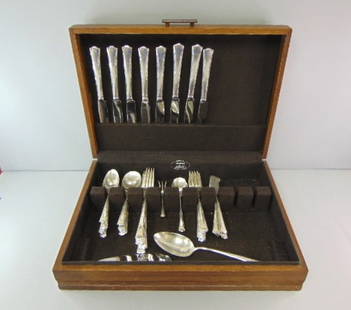 Vintage Gorham Sterling Silver Monogram Flatware 57pcs: FOR SALE IS THIS VINTAGE GORHAM STERLING SILVER MONOGRAM FLATWARE. THERE IS A TOTAL OF 57PCS, WITH A TOTAL WEIGHT OF 4.70LBS, BLADES ON THE KNIFES ARE STAINLESS STEEL. FLATWARE HAS A MONOGRAM DESIGN.