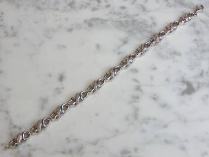Womens Vintage Estate Sterling Silver Bracelet: FOR SALE IS THIS WONDERFUL VINTAGE ESTATE STERLING BRACELET THAT WEIGHS 16.8g AND IS ABOUT 7 1/2" LONG BY 1/4" WIDE. ANY QUESTIONS PLEASE DO NOT HESITATE TO ASK. BE SURE TO CHECK OUT SOME OF OUR OTHER