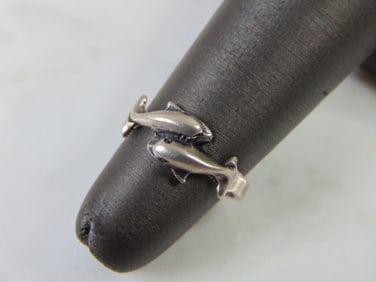Womens Vintage Estate Sterling Silver Dolphins Ring