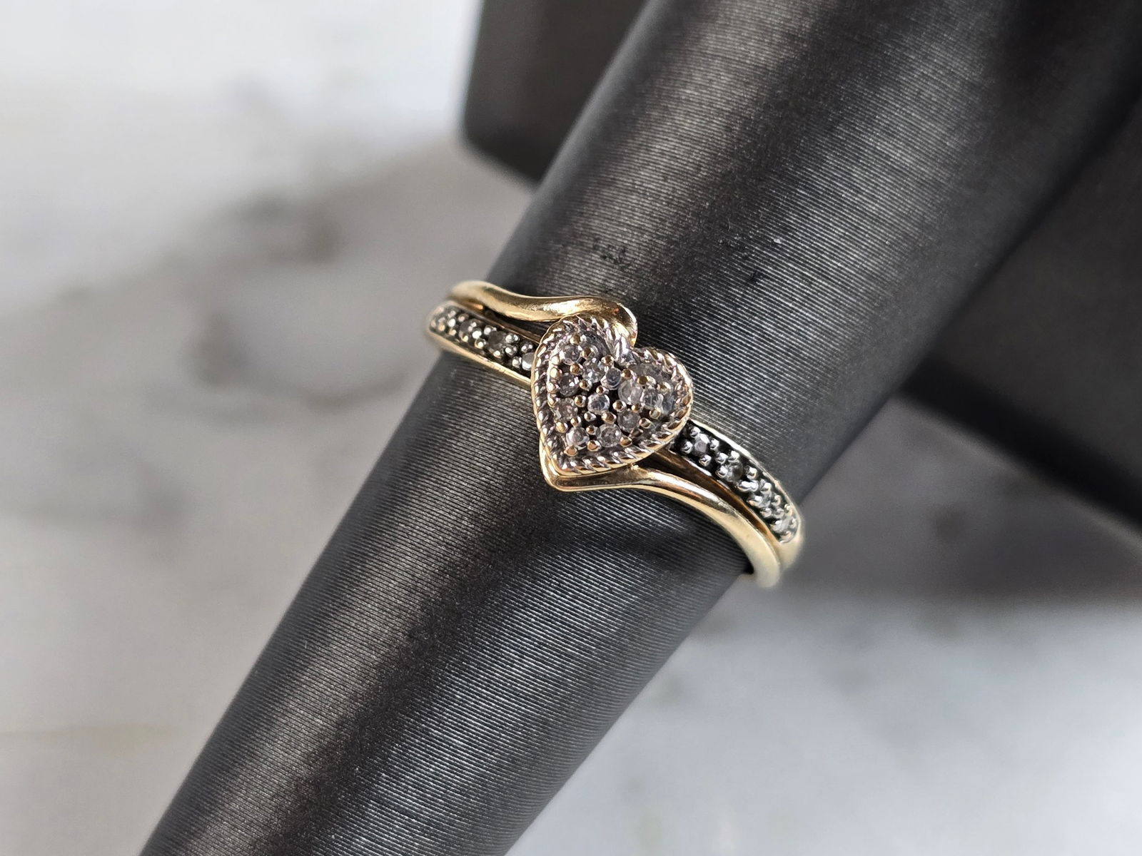 Womens Vintage Estate 10K Gold Heart Diamond Ring (1 of 6)
