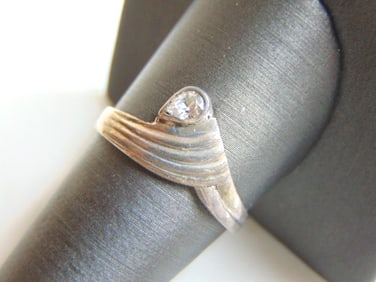 Womens Vintage Estate Sterling Silver CZ Ring