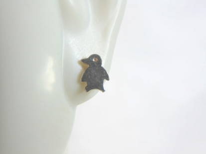 Womens Vintage Estate Sterling Silver Penguin Earrings: A PAIR OF WOMENS STERLING SILVER PENGUIN EARRINGS THAT WEIGH 0.5g AND MEASURES 1/4" BY 1/8". ANY OTHER QUESTIONS, PLEASE DO NOT HESITATE TO ASK. BE SURE TO CHECK OUT SOME OF MY OTHER GREAT ITEMS