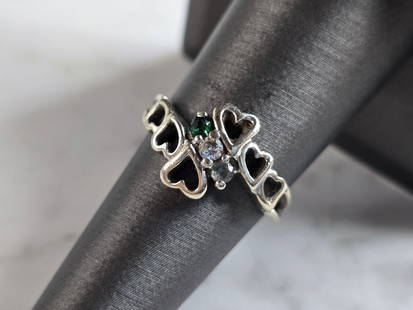 Womens Vintage Estate 10k White Gold Heart Ring: A WOMENS VINTAGE ESTATE 10K WHITE GOLD HEART RING WITH THREE DIFFERENT COLORED STONES. NOT SURE IF STONES ARE MANMADE OR NATURAL. THE RING WEIGHS 2.8g AND IS A SIZE 7.0. THE WIDTH OF THE RING