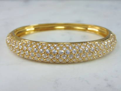 Womens Vintage Estate 18k Yellow Gold CZ Bracelet: A WOMENS 18k YELLOW GOLD CZ BRACELET THAT WEIGHS 31.9g AND MEASURES 6 1/2" FOR THE INNER CIRCUMFERENCE, BY 3/8" WIDE. ANY OTHER QUESTIONS PLEASE ASK. BE SURE TO CHECK OUT SOME OF MY OTHER GREAT