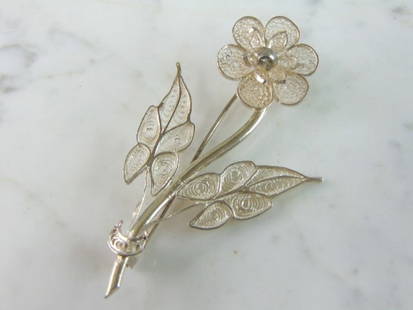 Womens Vintage Estate Sterling Silver Flower Brooch: FOR SALE IS A LOVELY FINE .925 STERLING SILVER FLOWER BROOCH. THE BROOCH MEASURES 3 1/4" LONG BY 1 7/8" WIDE AND WEIGHS 11.2g. ANY OTHER QUESTIONS, PLEASE DON'T HESITATE TO ASK. MAKES AN