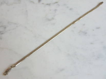 Womens Sterling Silver Bracelet: FOR SALE IS THIS LOVELY WOMENS VINTAGE ESTATE STERLING SILVER BRACELET. THE TOTAL WEIGHT IS 4.9g. THE BRACELET MEASURES 7 1/4" LONG BY 1/8"WIDE. ANY QUESTIONS PLEASE DO NOT HESITATE TO ASK. BE SURE TO