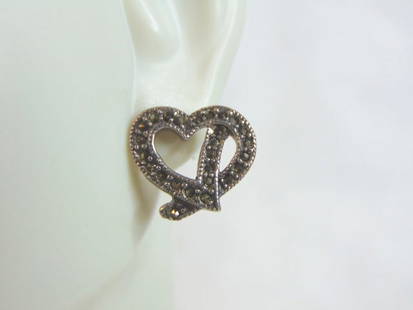 Womens Vintage Estate Sterling Silver Heart Earrings: FOR SALE IS THIS PAIR OF WOMEN'S VINTAGE ESTATE .925 STERLING SILVER HEART EARRINGS. THE EARRINGS WEIGH 2.9g. THE EARRING MEASURES 1/2" LONG AND 5/8" WIDE. MAKES A LOVELY GIFT FOR THAT SOMEONE