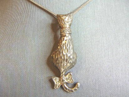 Womens Vintage Sterling Silver Cat Pendant W/ Necklace: FOR SALE IS THIS WOMENS VINTAGE ESTATE .925 STERLING SILVER CAT PENDANT WITH NECKLACE. TOGETHER THEY WEIGH 16g. PENDANT MEASURES 2 1/8" LONG BY 3/4" WIDE. NECKLACE MEASURES 25". MAKES A GREAT