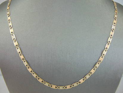 Womens Vintage14k Mixed Gold Chain Link Necklace: A WOMENS VINTAGE 14K GOLD CHAIN LINK NECKLACE THAT HAS A LOVELY MIX OF YELLOW, WHITE AND ROSE GOLD. THE TOTAL WEIGHT IS 12.5g, AND MEASURES ABOUT 24 1/2" LONG BY 1/8" WIDE. MAKES A GREAT GIFT FOR