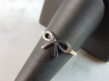 Womens Vintage Estate Sterling Silver Ribbon Bow Ring