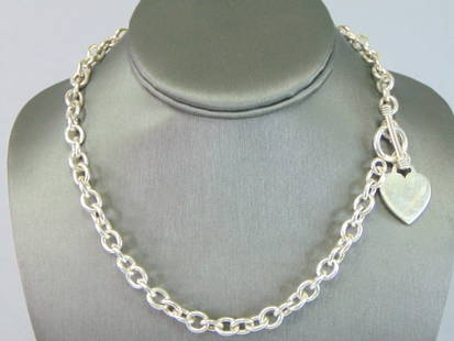 Womens Vintage Estate Heart Necklace: A BEAUTIFUL VINTAGE ESTATE WOMEN'S .925 STERLING SILVER HEART NECKLACE . NECKLACE MEASURES 17 1/2" BY 3/8" AND WEIGHS 59.5g. WOULD MAKE A GREAT GIFT FOR THAT SPECIAL SOMEONE. ANY QUESTIONS PLEASE