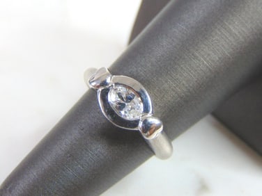 Womens Vintage Estate Sterling Silver CZ Ring