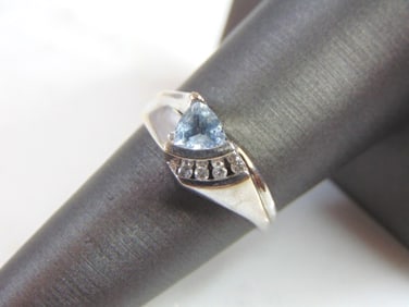 Womens Vintage 10K Gold Ring w/ Light Topaz & Diamonds