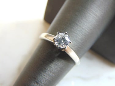 Womens Vintage 14k White Gold & Solitaire Diamond Ring