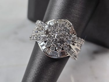 Womens Vintage Estate 10k White Gold Diamond Ring