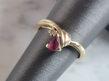 Womens Vintage Estate 14k Yellow Gold Amethyst & Diamond Ring