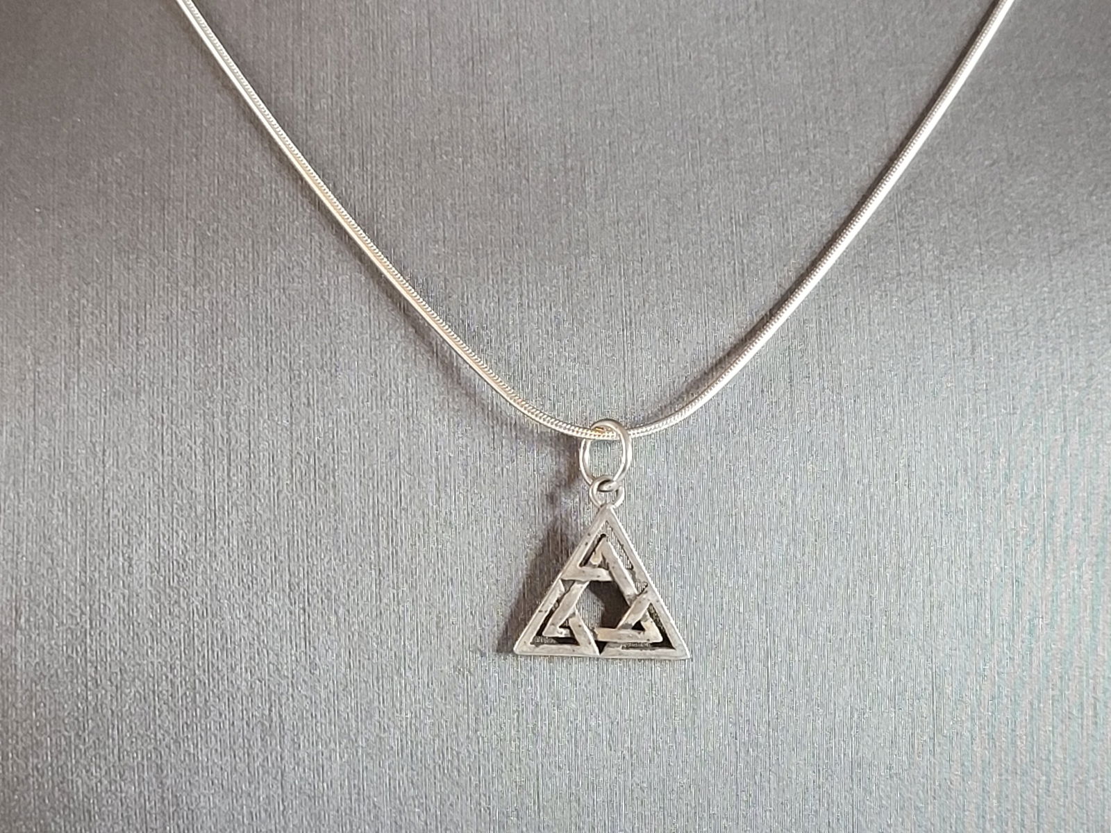 Womens Vintage Estate Sterling Silver Celtic Infinity Knot Pendant Necklace (1 of 4)