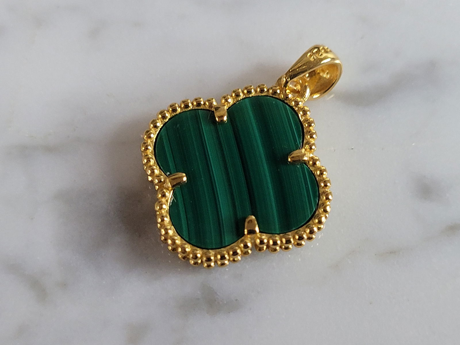 Womens Sterling Silver Gold Tone 4 Leaf Clover Malachite Pendant: A WOMENS STERLING SILVER GOLD TONE MALACHITE 4 LEAF CLOVER PENDANT. NOT SURE IF STONES ARE NATURAL OR MAN MADE. PENDANT MEASURES 7/8" LONG BY 5/8" WIDE AND WEIGHS 2.2g. THIS WOULD MAKE A LOVELY GIFT F