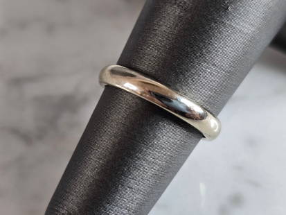 Womens Vintage Estate 14k White Gold Wedding Ring Band: A WOMENS VINTAGE ESTATE 14K WHITE GOLD BAND RING, MADE BY FREDERICK GOLDMAN. THE TOTAL WEIGHT IS 2.8g. THE RING SIZE IS A 5.5, AND MEASURES 1/8" WIDE. RING IS MARKED "14K, FG". ANY QUESTIONS, PLEASE D