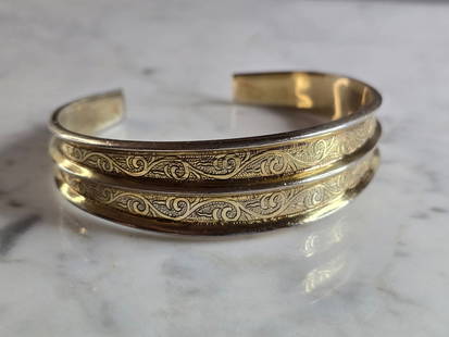 Womens Vintage Estate Sterling Silver Gold Tone Cuff Bracelet: A WOMENS VINTAGE ESTATE STERLING SILVER GOLD TONE CUFF BRACELET. BRACELET MEASURES 7 1/2" IN CIRCUMFERENCE BY 3/4" WIDE AND WEIGHS 32.3g. THIS WOULD MAKE A LOVELY GIFT FOR THAT SOMEONE SPECIAL. ANY QU