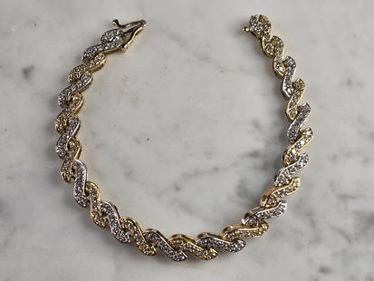 Womens Vintage Estate 14K Gold Diamond Tennis Bracelet: A WOMENS VINTAGE ESTATE 14K GOLD DIAMOND TENNIS BRACELET WITH ABOUT 144 TINY DIAMONDS. THE BRACELET MEASURES 7 1/8" LONG BY 1/4" WIDE, AND WEIGHS 16.7g. WOULD MAKE A GREAT GIFT FOR THAT SPECIAL SOMEON